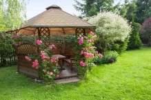 Altana ogrodowa – komfortowe miejsce wypoczynku