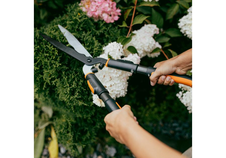 Zdjęcie: Nożyce do żywopłotu i krókie odczepiane uchwyty One Click FISKARS