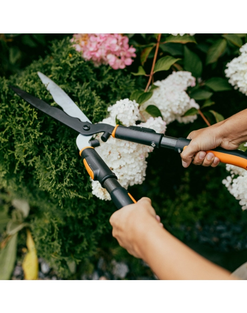 Zdjęcie: Nożyce do żywopłotu i krókie odczepiane uchwyty One Click FISKARS