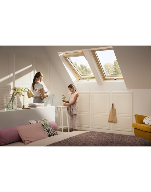 Zdjęcie: Okno GZL 1051B drewniane otwierane od dołu, 66x118 cm VELUX