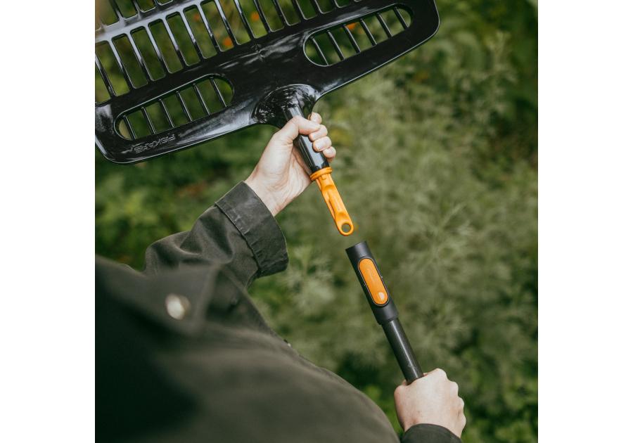 Zdjęcie: Łopato-grabie z tworzywa, głowica One Click FISKARS
