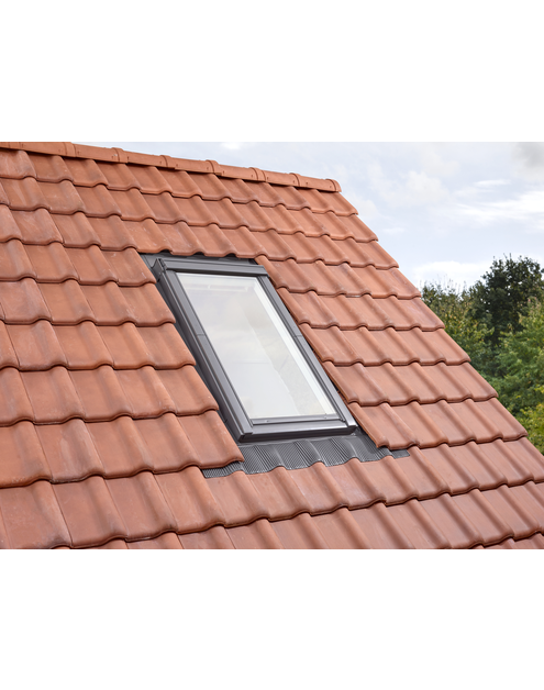 Zdjęcie: Okno obrotowe GGL FK04 2070 drewniane, malowane na biało VELUX