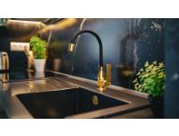 Zdjęcie: Bateria zlewozmywakowa z elastyczną wylewką i systemem Eco Start Ligaria, złoty/czarna INVENA