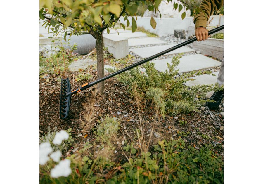 Zdjęcie: Grabie ogrodowe uniwersalne do liści i wyrównywania gleby, głowica One Click FISKARS