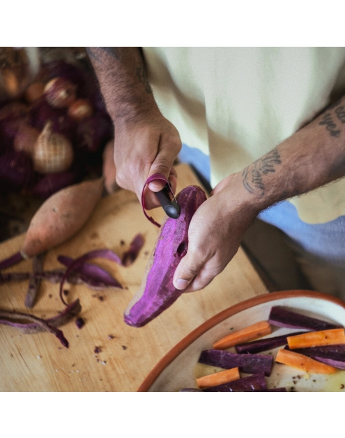 Zdjęcie: Obieraczka z ruchomym ostrzem FISKARS