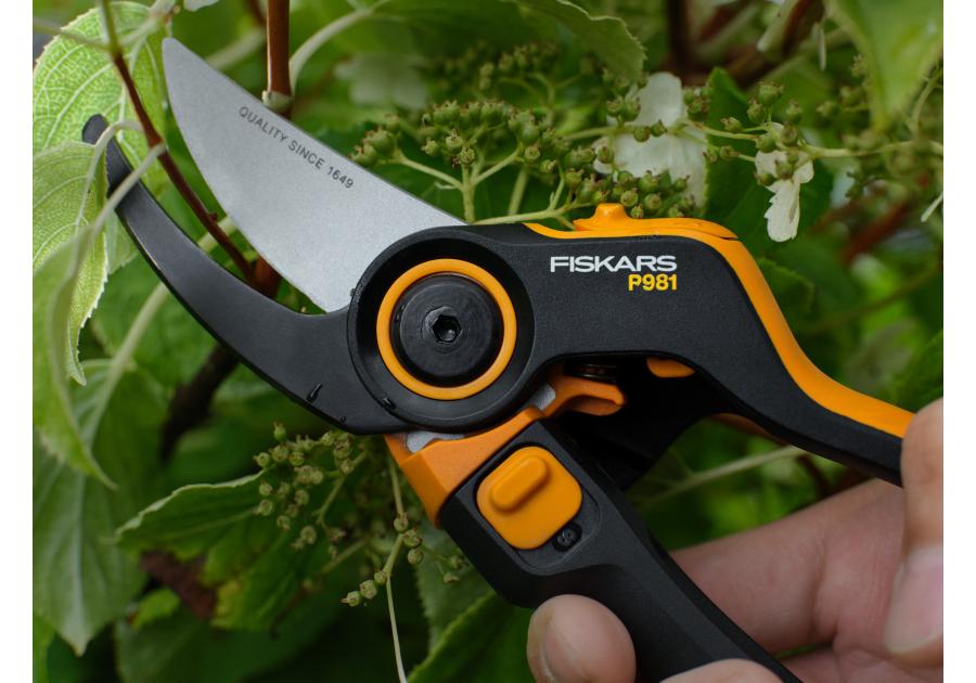 Zdjęcie: Sekator ogrodowy nożycowy DualAction P981 jednoręczny X-Series FISKARS