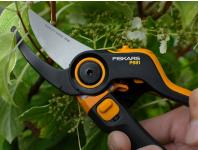 Zdjęcie: Sekator ogrodowy nożycowy DualAction P981 jednoręczny X-Series FISKARS