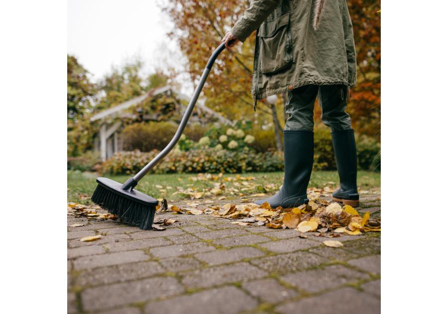Zdjęcie: Szczotka uniwersalna Ergonomic wygięty trzonek FISKARS