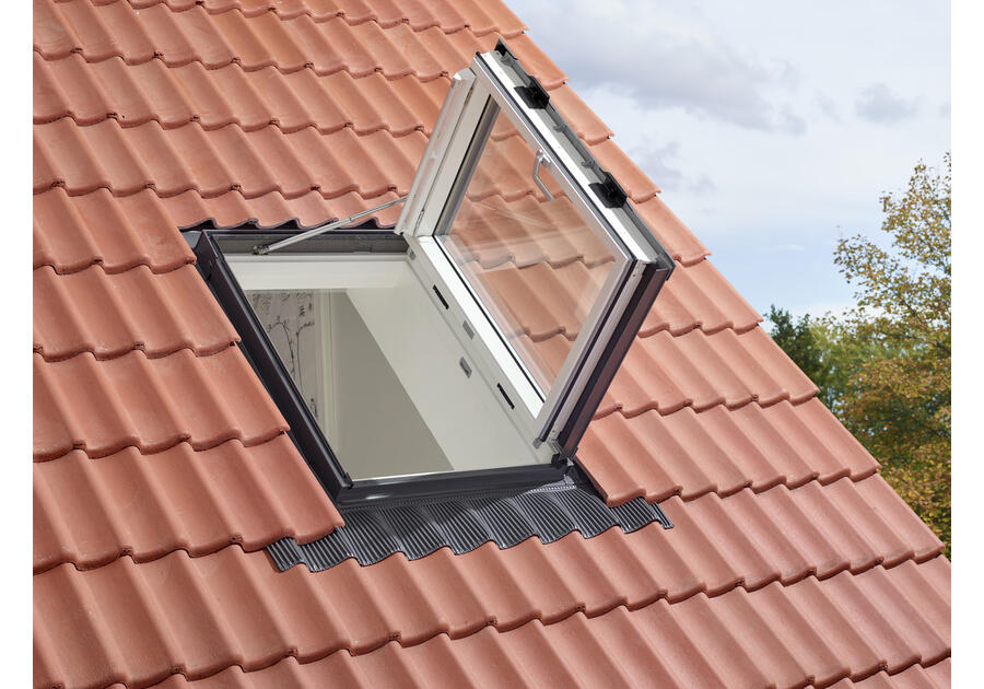 Zdjęcie: Okno wyłazowe GXL MK04 2070 drewniane, malowane na biało VELUX