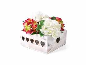 Skrzynka drewniana z wyciętymi sercami 25x25x12 cm TIN TOURS