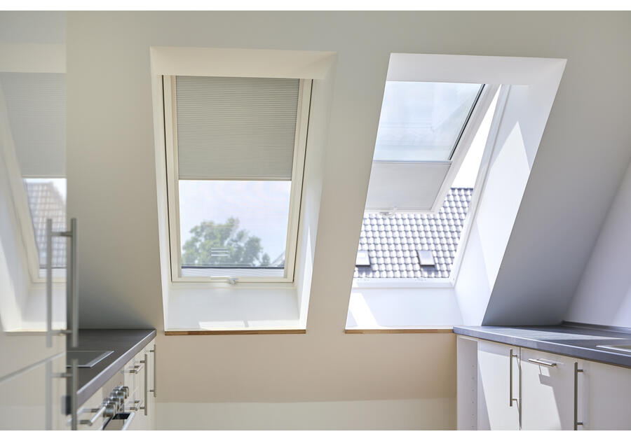 Zdjęcie: Okno GPU 0068 drewniano-poliuretanowe klapowo-obrotowe, 114x118 cm VELUX