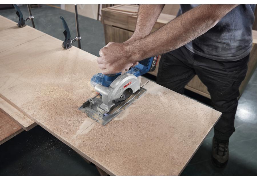 Zdjęcie: Akumulatorowa pilarka tarczowa GKS 18V-51 Professional BOSCH