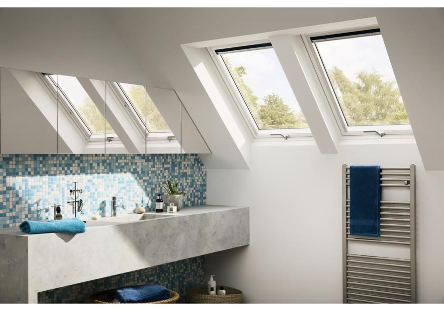 Zdjęcie: Okno GLU 0051B drewniano-poliuretanowe otwierane od dołu, 66x118 VELUX