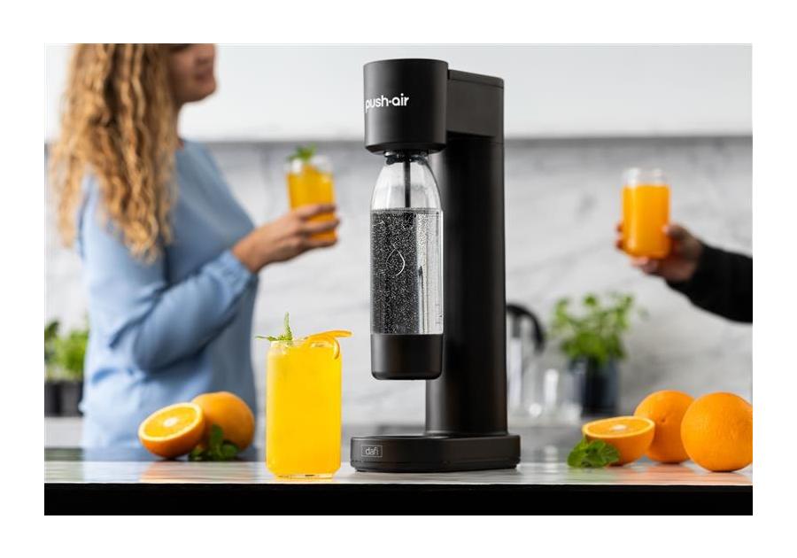 Zdjęcie: Saturator PushAir w zestawie butelka na wodę 0,7 L + nabój CO2 czarny  DAFI