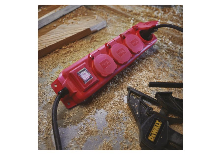 Zdjęcie: Przedłużacz 3 m, 4 gniazda, z wyłącznikiem, czarno-czerwony, guma-neopren, 1,5 mm2 EMOS