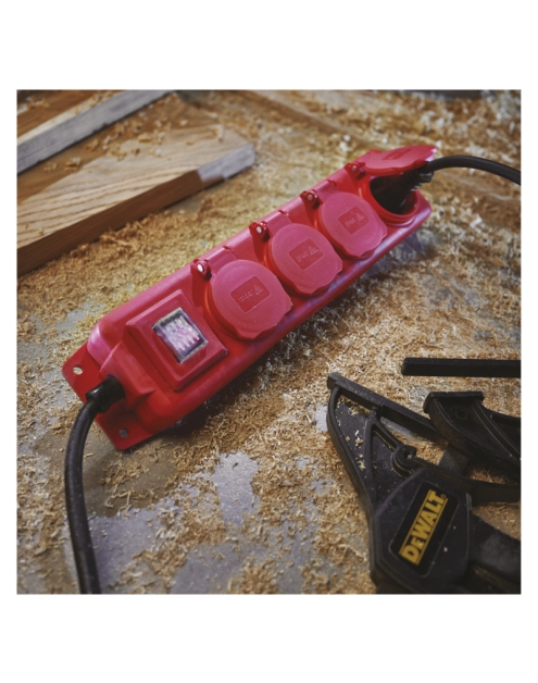 Zdjęcie: Przedłużacz 3 m, 4 gniazda, z wyłącznikiem, czarno-czerwony, guma-neopren, 1,5 mm2 EMOS