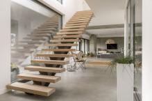 Kształt i konstrukcja wygodnych schodów wewnętrznych 