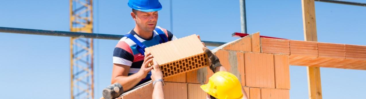 Bezpieczna budowa domu – kto odpowiada za bezpieczeństwo na budowie