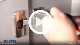 Zawias soft close w szafkach łazienkowych-regulacja
