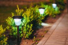 Słupki – idealne lampy do ogrodu