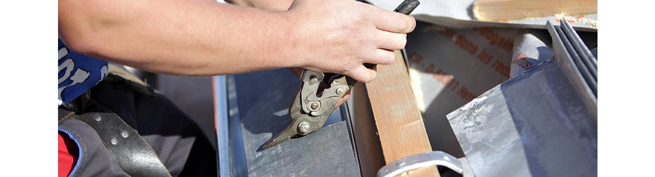 Jak i czym ciąć blachę trapezową lub blachodachówkę – narzędzia i akcesoria do cięcia blachy 