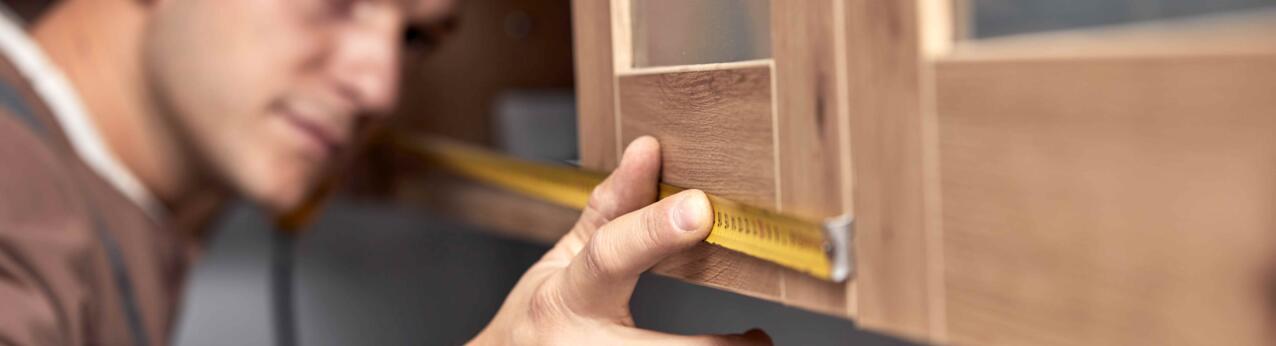 Jak mocować szafki wiszące do ściany?