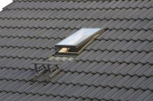Jak wybrać i zamontować wyłazy dachowe?