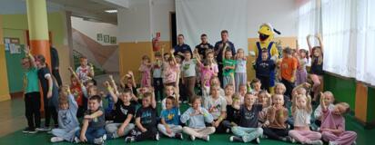 Bezpieczna droga do szkoły – PSB Mrówka i Policja uczą najmłodszych zasad bezpieczeństwa