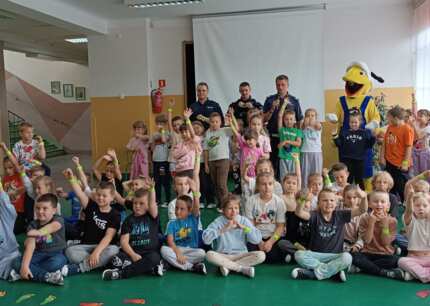 Bezpieczna droga do szkoły – PSB Mrówka i Policja uczą najmłodszych zasad bezpieczeństwa