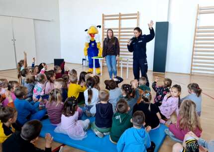 "Bezpieczna droga do szkoły" – dzieciaki, Policja i Mrówka Nasielsk w akcji! 