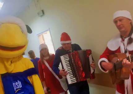Mikołaj wraz z Mrówką Myślenice odwiedził dzieci w szpitalu 